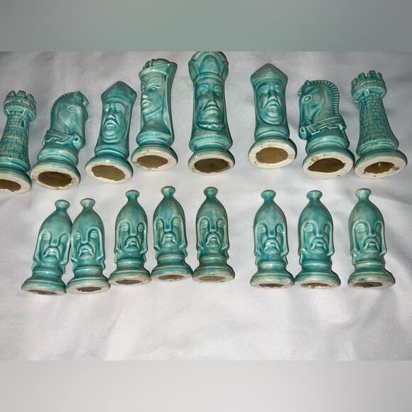 VTG DUNCAN MEDIEVAL CHESS SET GLAZED TURQUOISE WHITE CERAMIC COMPLETE 32 PIECES - Picture 15 of 16